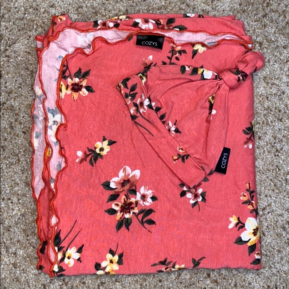 Swaddle blanket & beanie